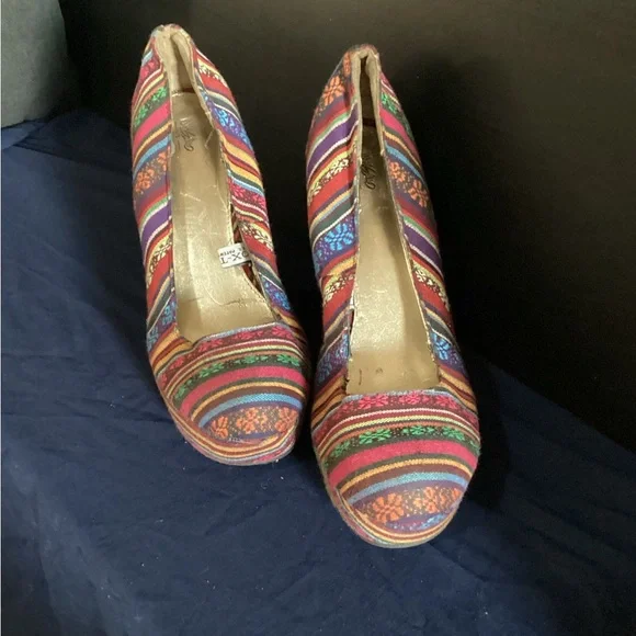 DSW Multicolor Striped Wedge Shoes - Picture 2 of 2